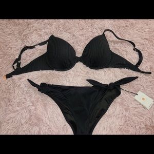 Black bikini set